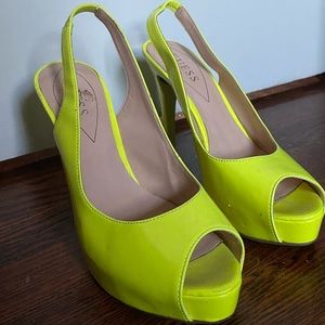 GUESS NEON YELLOW PUMPS/HEELS